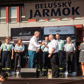 Zväčšiť fotografiu -  župan odovzdal ďalšie dva život zachraňujúce prístroje - TSK_vikend_nedela (9)